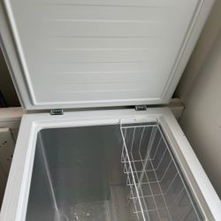 Hisense 5 cu ft Garage Ready Chest Freezer- White