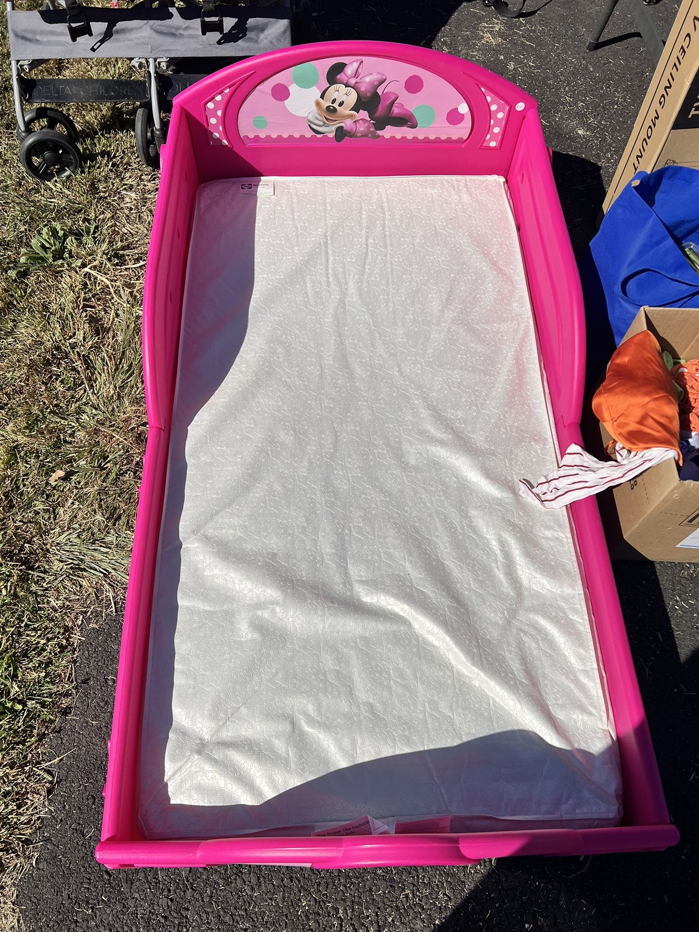 Minnie Mouse Toddler Bed with Mattress