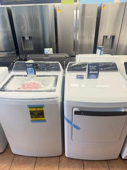 Frigidaire 4.4 Cu Ft Washer and 7.0 Cu Ft Gas Dryer