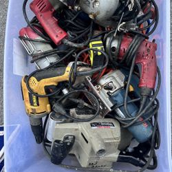 🇺🇸 GARAGE SALE – TREASURES & DEALS!