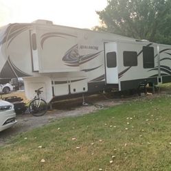 Avalanche 5th wheel