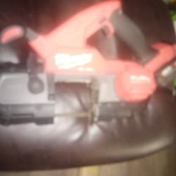 Milwaukee Compact Band Saw + Battery  Lithium M,-18 XC 5.0 