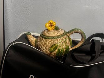 Tea pot