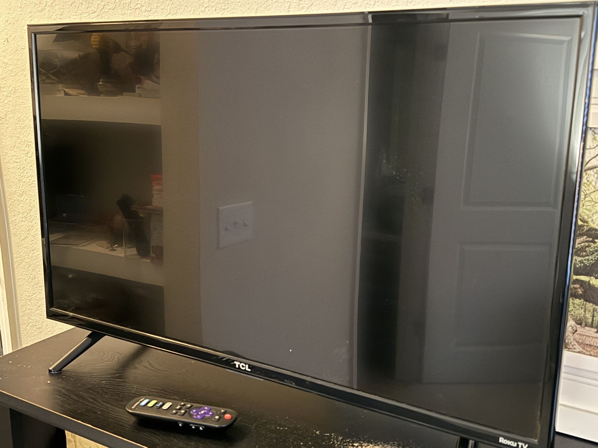 32in TCL Roku TV