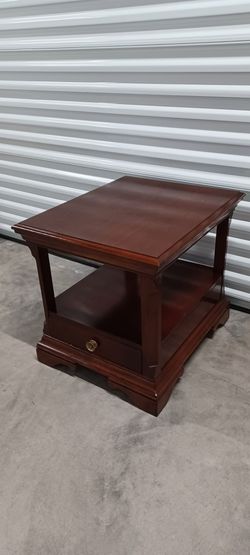 BROYHILL Cherry Wood End Table with Drawer