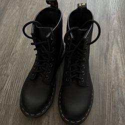 Dr.Martens Smooth Leather Lace Up Boots Size 6