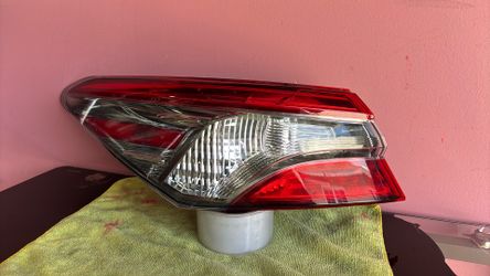OEM | 2018-2023 Toyota Camry Outer Tail Light (Left,Driver)