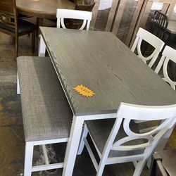 Table with chairs *BRAND NEW