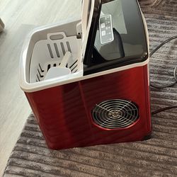 Frigidaire Igloo ice maker $30