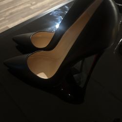 Christian LouBoutin black Pump