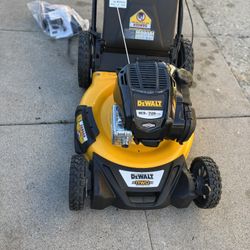 Podadora Dewalt Gas. Self Propele 
