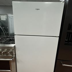33” white Whirlpool Top Freezer Fridge | Standard Depth | Dual Crisper Drawers