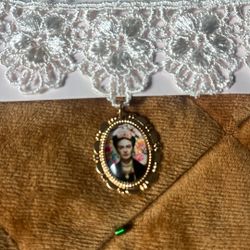 Frida Choker