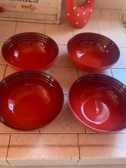 Le creuset small bowls