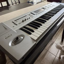 Korg Le 61 read description