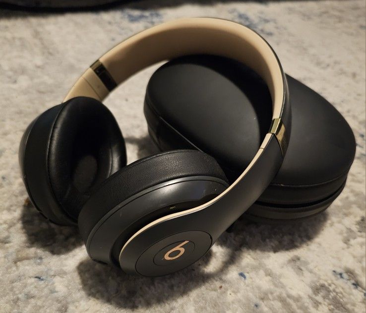 Beats Studio 3 Wireless Headphones – Excellent Condition