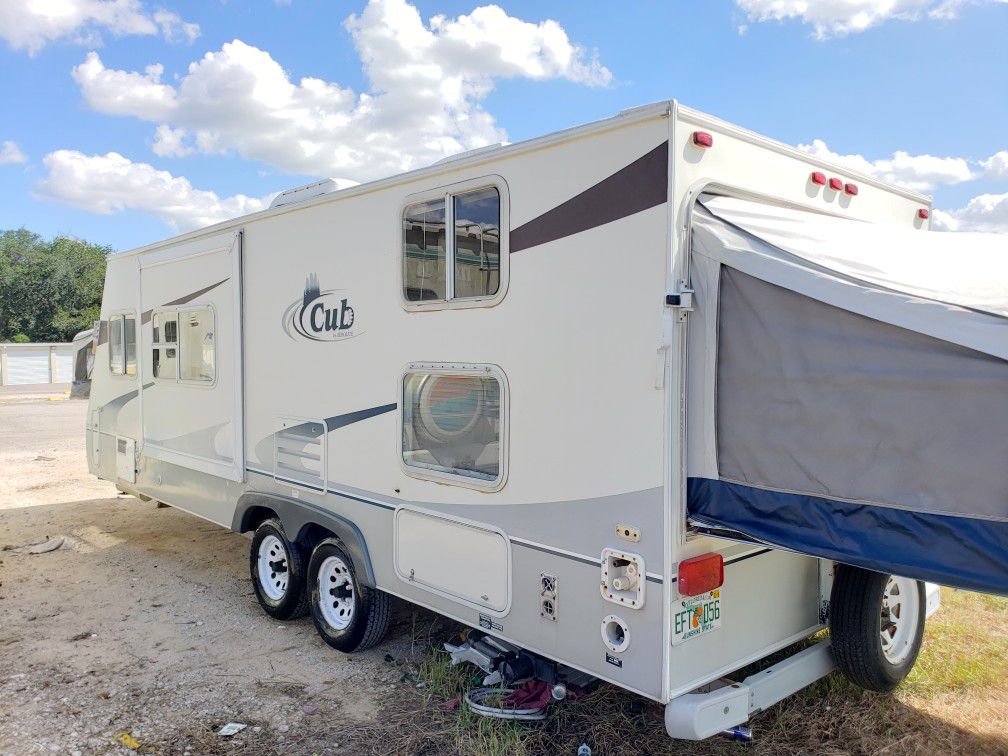 2004 28FT CUB Camper Trailer one owner excellent condition