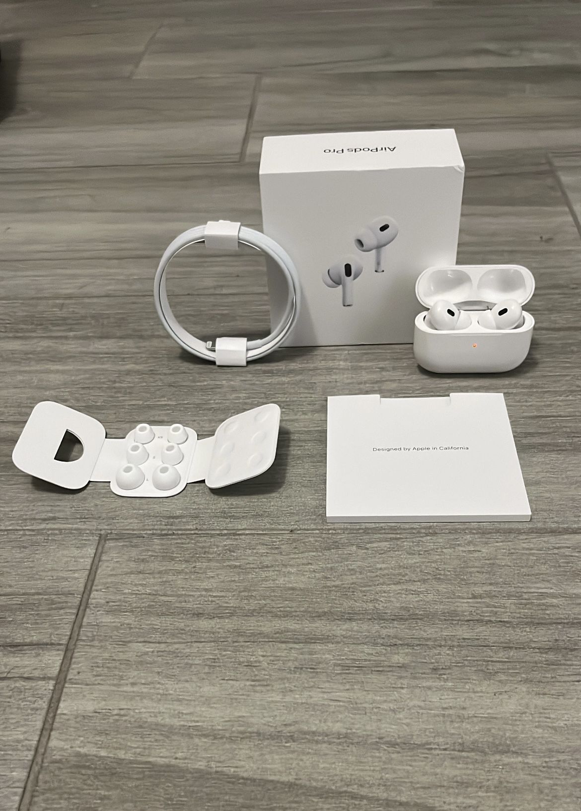 Apple AirPods Pro (2nd Generation) AirPods With MagSafe Charging Case White
