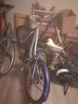 Huffy. Girl Bike cruiser with Basket