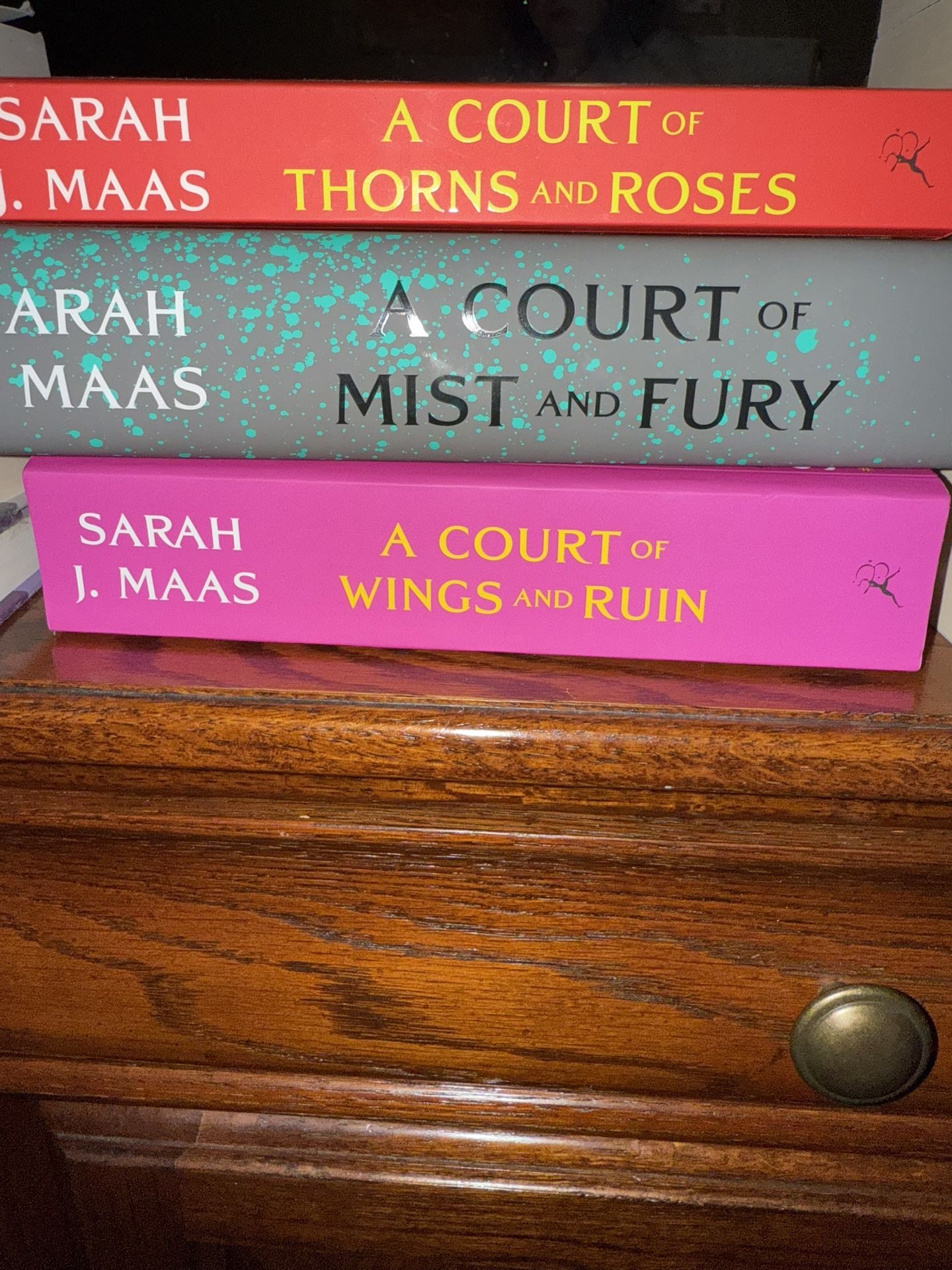 Sarah J Maas
