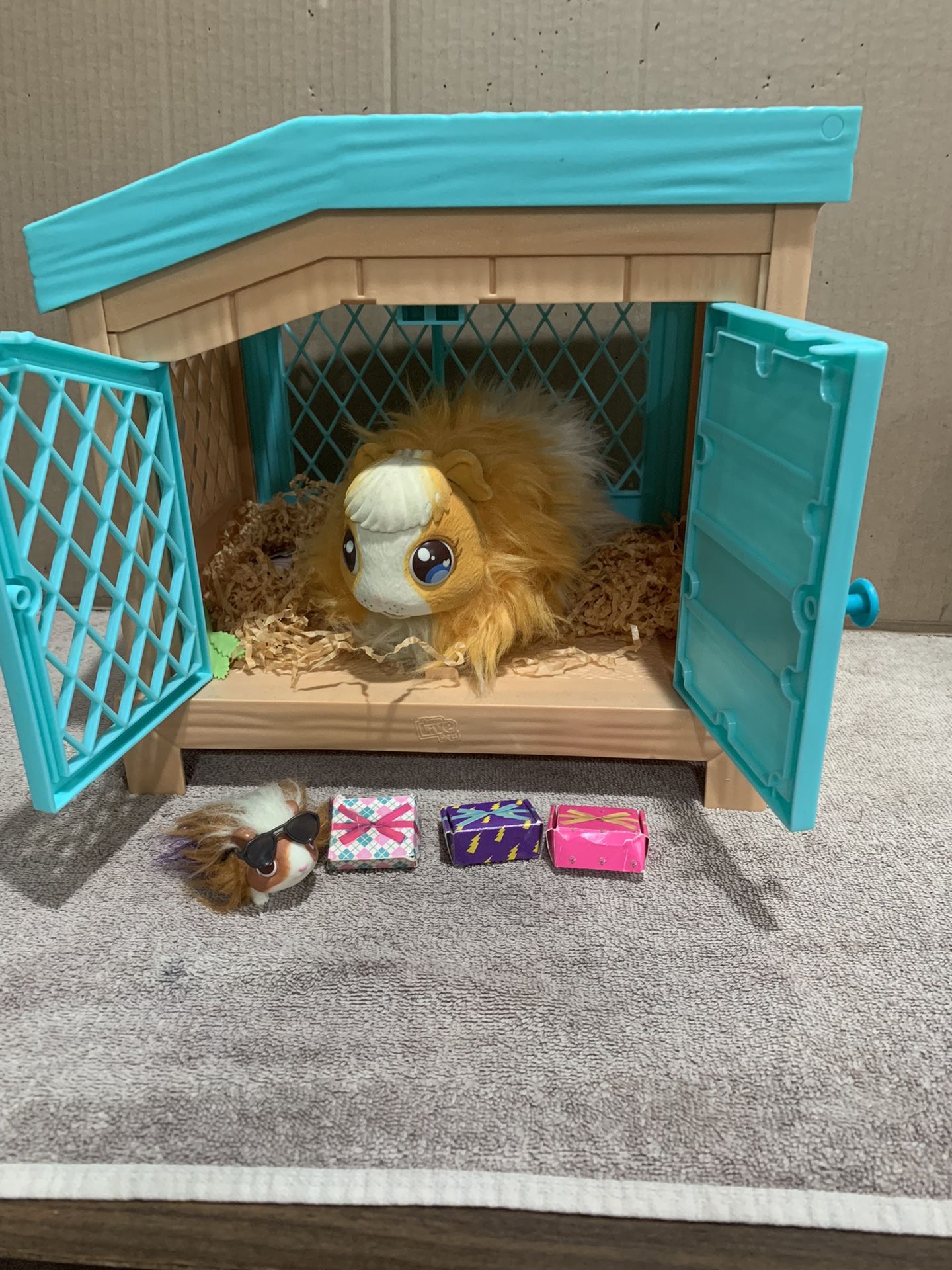 Little Live Pets Mamas Surprise Self Interactive Mama Guinea Pig And Her Hutch