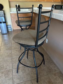 2 hi chairs