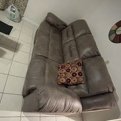 Couch Lmk In  Good Condition