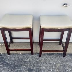 2 Bar Stools 