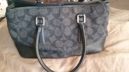 Beautiful coach purse original 40 firm no holds trades