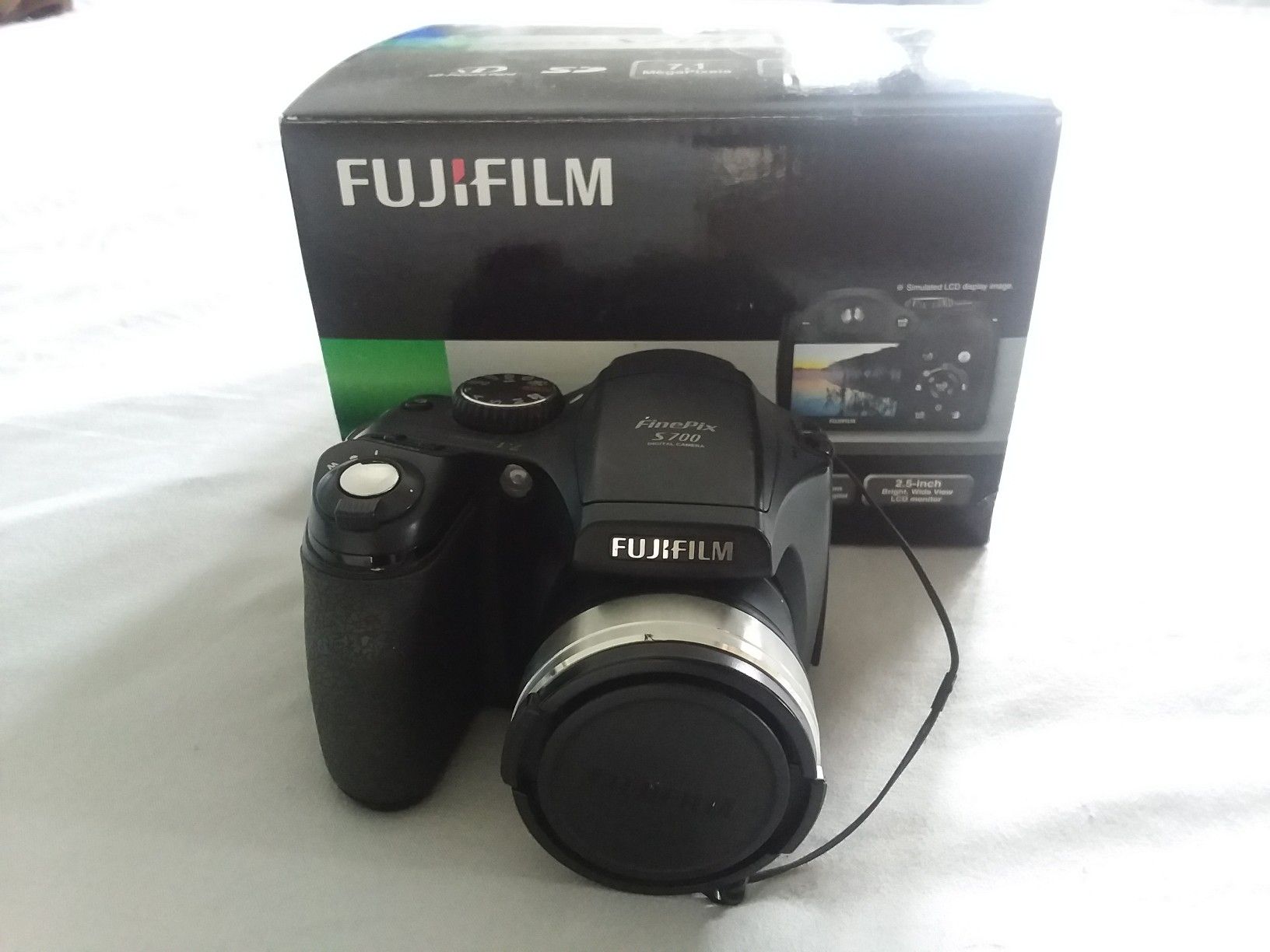 Fujifilm FinePix S700 Camera