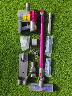 Dyson V7 w/NEW Battery & accesories