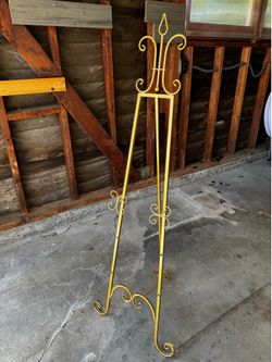 Gorgeous gold easel!!! GOING FAST!!