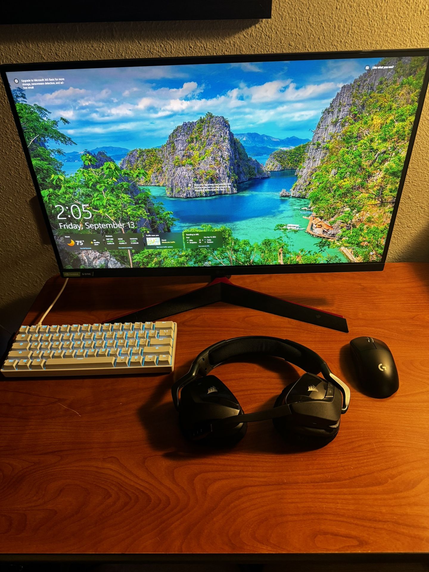 PC GAMING MONITOR/KEYBOARD/MOUSE/HEADSET