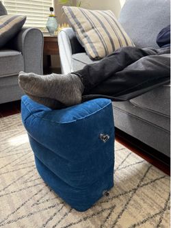 Contour comfort Compact Inflatable Foot Rest That Makes Long Flights More Comfortable
