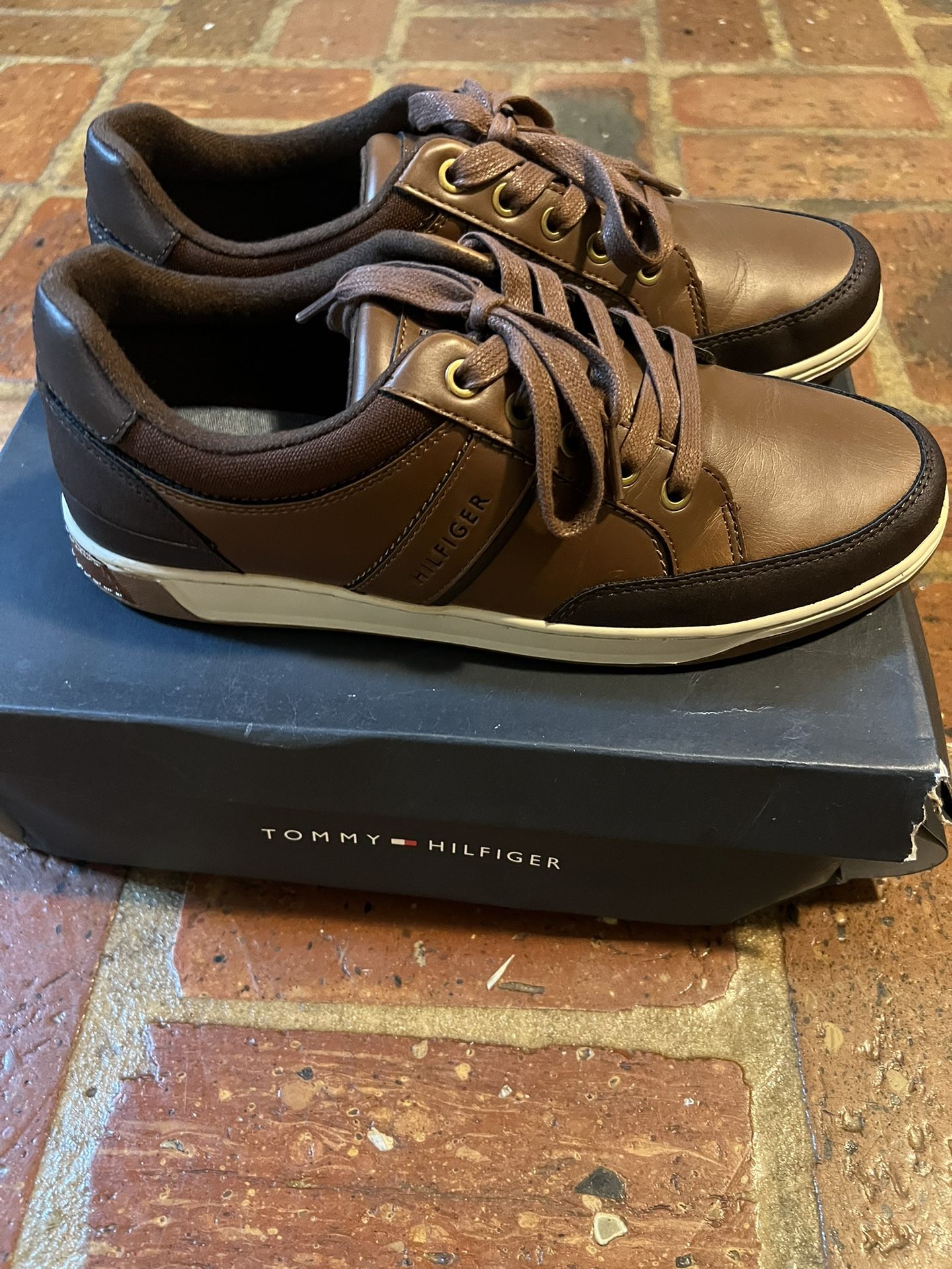 Tommy Hilfiger Shoes Size 9