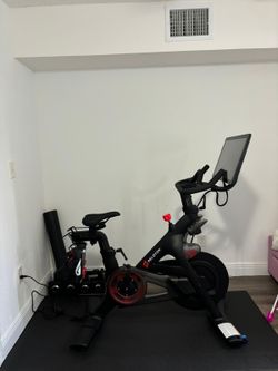 PELOTON BIKE
