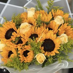 Sunflower And Roses Bouquet 
