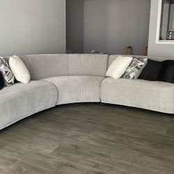 Like New 3 Piece Sectional 
