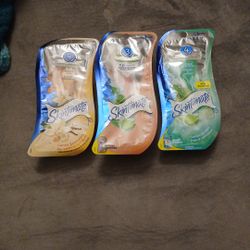 Skintimate LOT Of 3-12 Total Razors