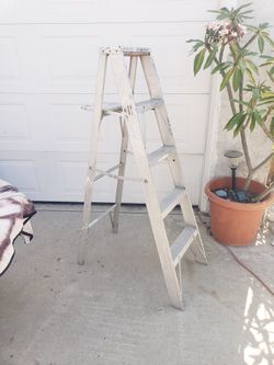 Aluminum Ladder - 5 Ft