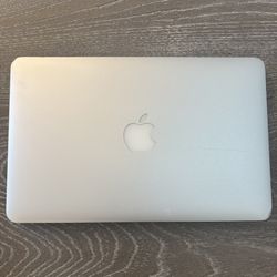 FRESHLY LOADED RARE 11” MacBook Air 2015
