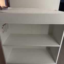 Baby diaper changing table 
