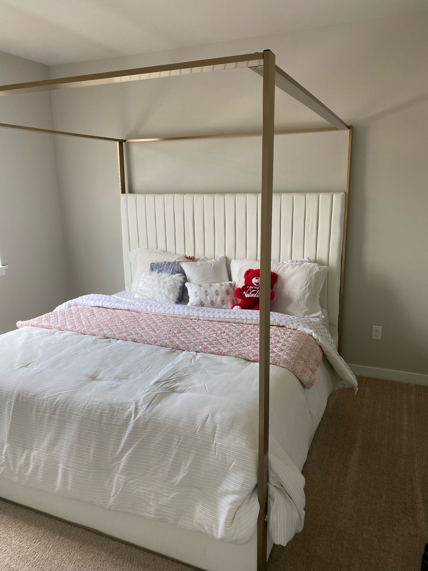 Harlye White Faux Leather Queen Bed With Mattress!