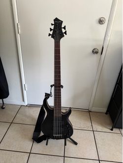 Sire Marcus Miller M2 5-String Bass – Transparent Black