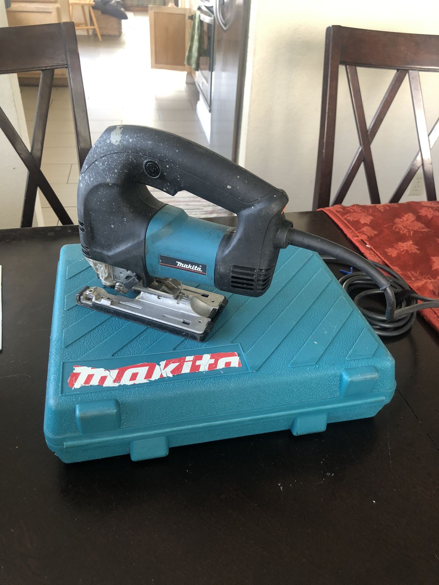 Makita Orbital Jig Saw with case and blade