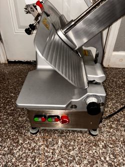 Automatic meat slicer