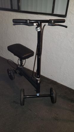 Knee rover hardly used good condition store price $120