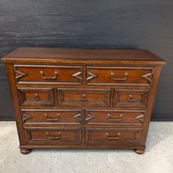 Beautiful Lexington 9-drawer Dresser Console Table Dovetail