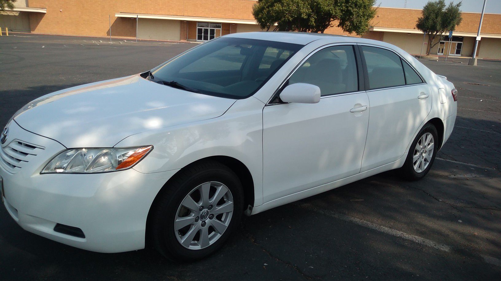 2007 toyota Camry le low miles clean title