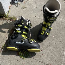 Ski boots size  10.5 11